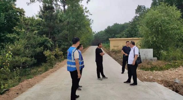 嵐山區(qū)駐地監(jiān)理處對安東衛(wèi)街道農(nóng)村公路集中項目開展安全、防汛檢查