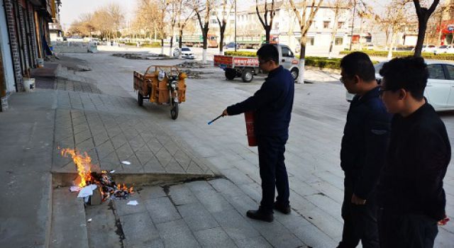 八公司東平項目針對總公司轉(zhuǎn)發(fā)的“小火亡人”事故通報文件進行集體學習和消防演練