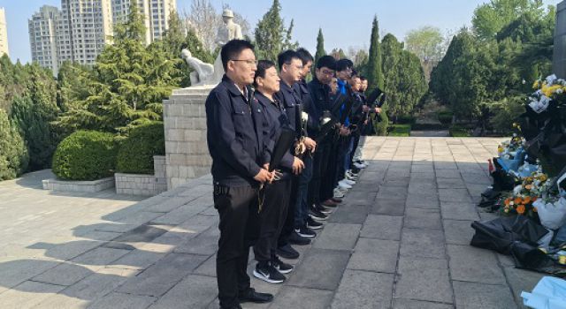 清明祭英烈、共鑄中華魂----經(jīng)十路東延工程淄博段第二總監(jiān)辦祭掃烈士陵園活動