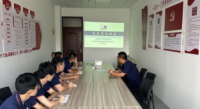 東泰咨詢安鶴高速總監(jiān)辦對(duì)于新進(jìn)場員工展開企業(yè)文化培訓(xùn)